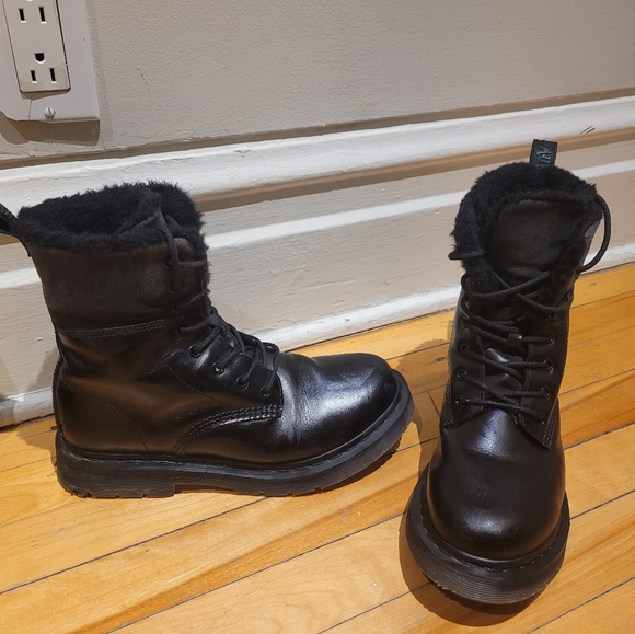 Doc Martens Airwair Boots - Picture 3 of 6